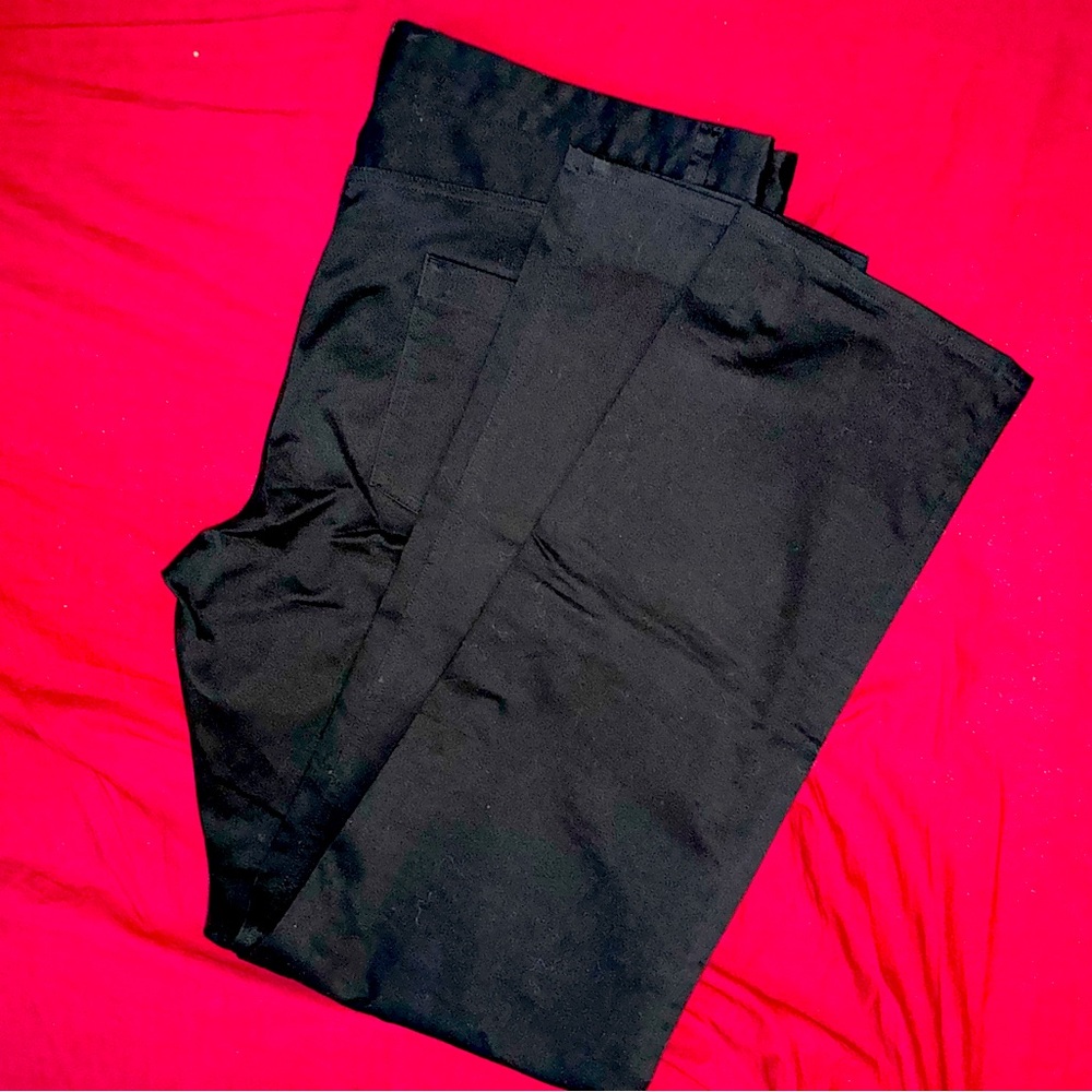 Theory means pants, size 38, inseam 32.
Cotton mlend.
